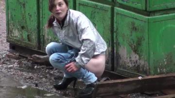 White Girl Public Peeing